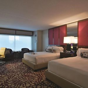 Executive King Suite Grand Queen Room